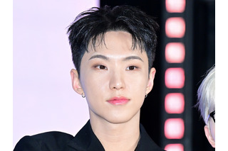 まるでアニメキャラ?SEVENTEEN・ホシ、“青髪イメチェン”に大反響「世界一」「最高」【PHOTO】 画像