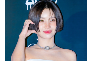 見えちゃいそう…i-dle・ソヨン、ベッドで見せた大胆ポーズに視線釘付け「これは危険」【PHOTO】 画像
