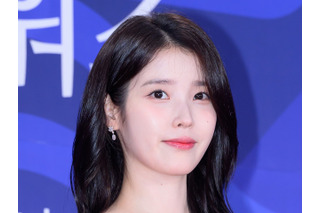 IU、Netflixドラマ『おつかれさま』で主演女優賞&人気スター賞受賞!作品も大賞に輝く 画像