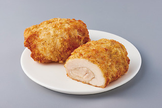 ひと口目からジューシーな肉感!ローソン、新フライドチキン「まんまる鶏」を29日より発売 画像