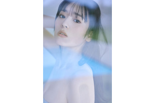 超ときめき♡宣伝部・坂井仁香、2nd写真集が発売決定!美谷間のぞくチューブトップのビジュアルを披露 画像