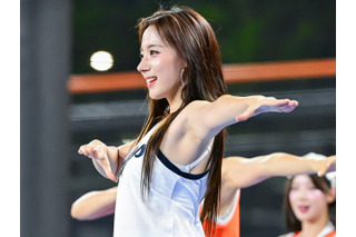 引き締まった筋肉美に注目！韓国チアガールの大胆スイムウェアSHOTに視線強奪「背筋が素晴らしい」【PHOTO】 画像