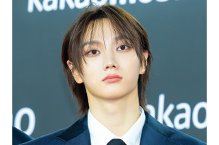 王子様降臨！BOYNEXTDOOR・ソンホ、白スーツ×金髪で放つ圧倒的オーラ「麗しい…」【PHOTO】 画像