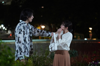 カヲル、愛実を追いかけいきなり抱きしめる！驚く愛美は…『愛の、がっこう。』４話 画像