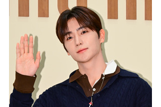 THE BOYZ・ヒョンジェが負傷、座って音楽番組出演へ 明日花キララとの報道でハンニョン脱退後、初カムバ 画像