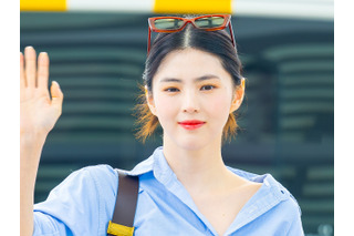 女優ハン・ソヒ、“超ミニ丈ホットパンツ”姿で脚線美を披露!トップスのボタンも外し視線釘付け【独自写真】 画像