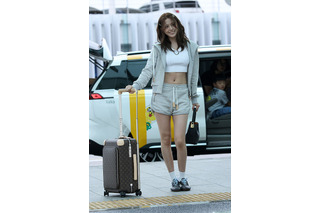 IVE、空港ファッションで美脚全開!最旬“抜け感コーデ”に漂う風格 画像