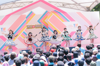 【TIF2025】灼熱の中、SUPER☆GiRLSが笑顔満開のパフォーマンス! 画像