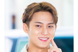 SEVENTEEN・ミンギュ、タンクトップ姿で際立つ引き締まった体型!無邪気な笑顔も「沁みる」【PHOTO】 画像