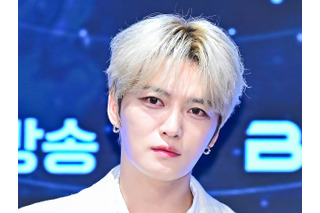 ジェジュン、宮殿のような母校に似合う輝かしい美貌でファンを虜に「母校の英雄」「若返ってる？」【PHOTO】 画像