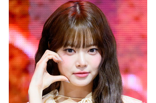 メイド風？LE SSERAFIM・ウンチェ、キュートなミニスカ姿にファン悶絶「可愛すぎるだろ」【PHOTO】 画像
