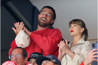 テイラー・スウィフトが婚約を発表!お相手はNFL選手・トラビス・ケルシー 画像