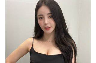 胸元にほくろが…あだ名は“ゼニガメ”の元K-POPアイドル（34）、無防備な肉体を披露【PHOTO】 画像