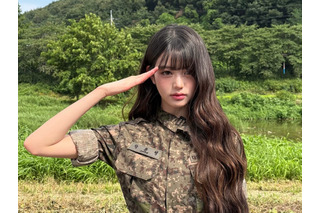 「世界で最も可愛い軍服姿」IVE・ウォニョン、軍服ファッションまで完璧　“体験入隊”が話題【PHOTO】 画像