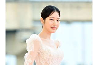 IVE・ウォニョンの姉ダア、“美デコルテ”輝くドレス姿に視線釘付け!「本物のお姫様かと…」【PHOTO】 画像