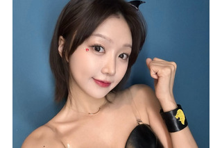 韓国チアガール、“ぴたぴた”のシルバー衣装でファンの視線釘付け!意外なグラマー体型に「完璧すぎ」の声【PHOTO】 画像