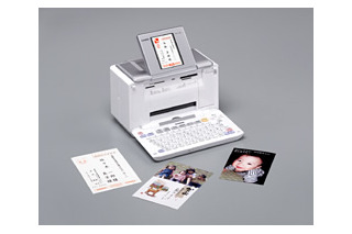 カシオ、宛名や文面を入力できるキーボード一体型デジタル写真プリンタ 画像