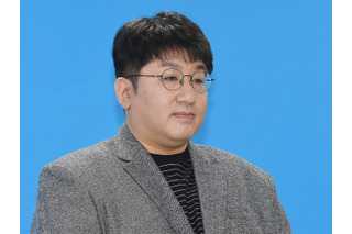 BTS事務所のトップ、14時間にわたる警察調査を終えて帰宅　帰り際は報道陣の質問に完全沈黙 画像