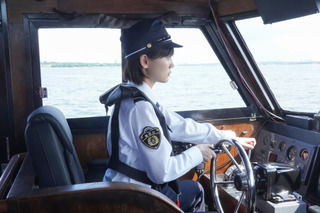 元乃木坂46・山下美月、華麗な“船さばき”を披露!ドラマ『新東京水上警察』場面写真が公開 画像