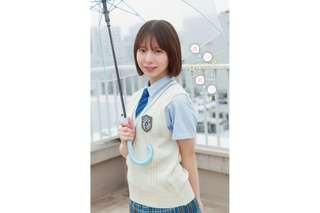 日向坂46・渡辺莉奈、高校2年生になった“等身大の微笑み”！制服姿で表紙に登場 画像