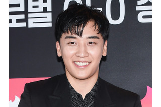 誰!? と二度見するレベル…BIGBANG脱退のV.I、“激変”した姿に注目　事業家とのツーショットが公開 画像