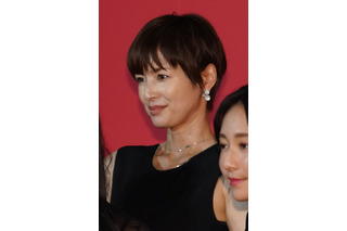 「ミニがお似合い」「かっこいい」ミニ＋ブーツ姿の吉瀬美智子にファン歓喜 画像