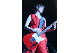 のん、全国ツアー完走を報告!真っ赤なパンツルックでファン魅了 画像