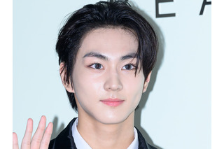 「これは危険」ENHYPEN・ジョンウォン、“色気爆発”!がっしり体形と甘い眼差しでファン魅了【PHOTO】 画像
