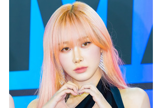 え、上着てない…?aespa・ジゼル、“タトゥー”びっしりの美背中露出SHOTにファン騒然【PHOTO】 画像