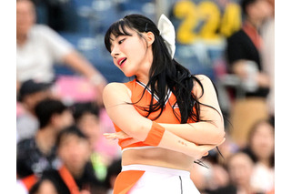 愛称“太もも女神”の韓国チアガール、健康的な美脚全開!しましまトップス&超短パン姿に釘付け…【PHOTO】 画像
