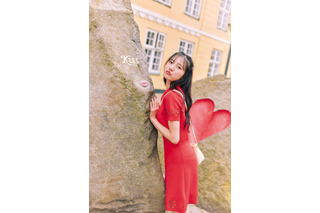 日向坂46・河田陽菜、2nd写真集よりキュートな“キス顔”ショット公開！ 画像