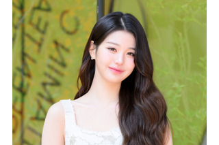 ここまで大胆に…IVE・ウォニョン、美背中に華奢な肩まで思い切って公開!成熟した姿に注目【PHOTO】 画像