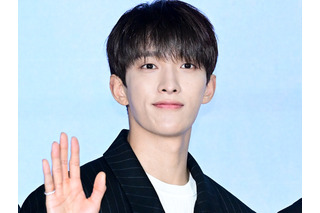 大谷翔平グッズに夢中?SEVENTEEN・ドギョム、ファン心溢れる“LAドジャース愛”SHOTに反響【PHOTO】 画像