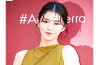 女優ハン・ソヒ、ショーパンに赤タイツで際立つ美脚…唯一無二の冬スタイルに視線釘付け【PHOTO】 画像