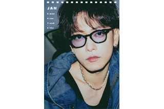 佐藤健の“プライベート密着ショット”を多数収録！全160カット使用の2026年カレンダーが発売決定 画像