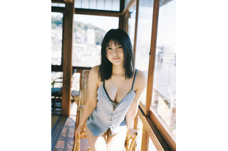 頓知気さきな、美谷間チラ見せセクシーショット！最新写真集の電子版が25日より配信開始 画像