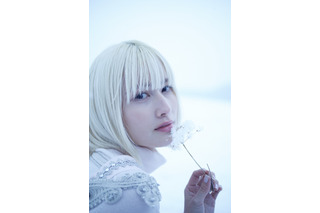 橋本愛、13年半ぶりの写真集を「30歳誕生日」に発売!金髪姿の幻想的なカットを公開 画像