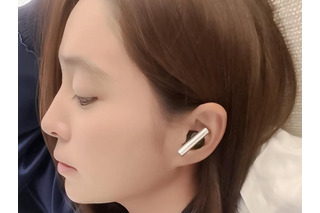 “18万円のイヤホン”を披露するはずが…整いすぎた横顔に注目集まる韓国美人女優（43） 画像