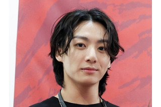 JUNG KOOK、人気チョコ菓子で“自分の名前”探すも見つからずションボリ…「1日1個開けてるのに」 画像