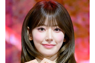 LE SSERAFIM・宮脇咲良、ウエストの細さが異次元!腹筋ラインまで完璧な「国宝級スタイル」【PHOTO】 画像