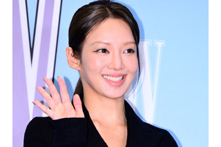 「36歳とは思えない」少女時代・ヒョヨン、胸元“パックリ”スイムウェアで圧巻スタイル披露！【PHOTO】 画像