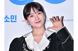 KARA・ジヨン、“スラリ美脚”のミニ丈コスプレSHOTに視線集中！愛らしいビジュアルでファン魅了【PHOTO】 画像