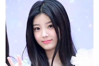 「透明感えぐい」ILLIT・ウォンヒ、“毛穴ゼロ”の美肌が輝く至近距離SHOTに反響！【PHOTO】 画像