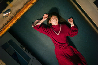 乃木坂46・一ノ瀬美空、ドレス姿で妖艶な眼差し！『B.L.T.』初ソロ表紙飾る 画像