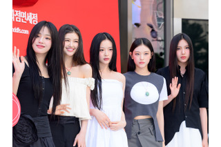 “活動ほぼ無し”でもファンの支持厚く…NewJeans、韓国表彰式で「トレンド・オブ・ザ・イヤー」受賞 画像