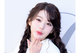 IVE・ウォニョン、投げキッスで純白の冬の女神に！異次元のスタイル引き立つコーデに注目【独自写真】 画像