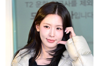 “ほぼ紐”ドレスで話題になったi-dle・ミヨン、“腹チラ”ルックで可愛さと妖艶さを披露【独自写真】 画像