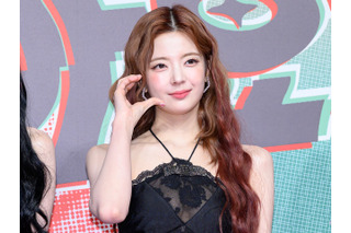 ITZY・リア、“限界肌見せ”で視線強奪！黒レザーのブラトップに腰の線まで見えるボトムス【PHOTO】 画像