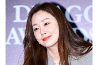 「私の名前は…日本で自己紹介をするたびに爆笑される」と明かした韓国女優、年齢を感じさせない美スタイル【PHOTO】 画像