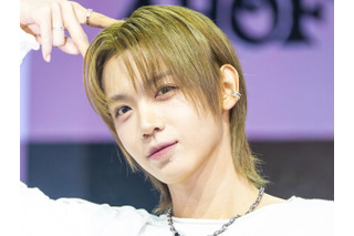 “怪物新人”と話題のAHOF・シュアイボ、ふわふわヘアの可愛さ満点ショット公開「子犬みたい」【PHOTO】 画像